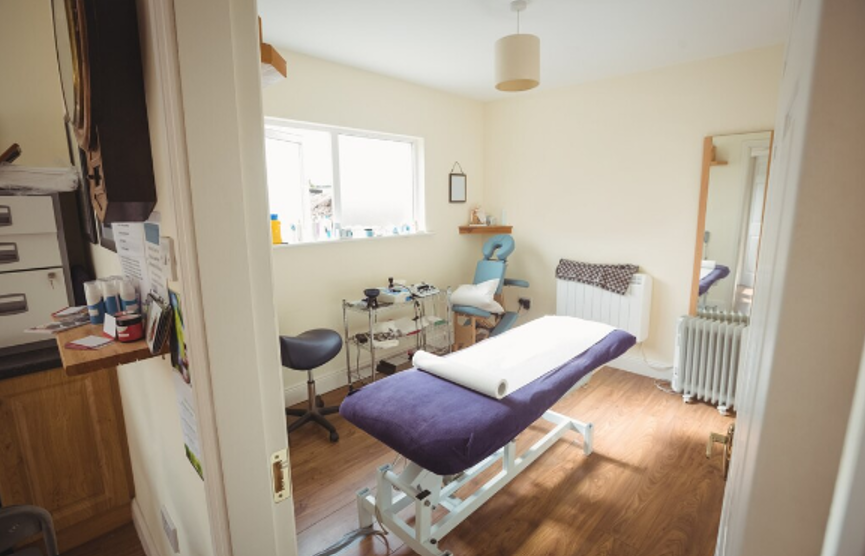 How to Create Private, Light-Filled Spaces in Ground-Floor Salons and Medical Clinics